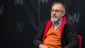 cuando se considera a un desempleado parado de larga duracion